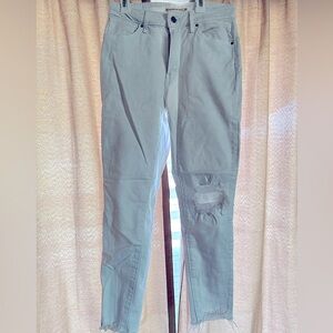 High rise skinny Levi ankle length  white color size 29